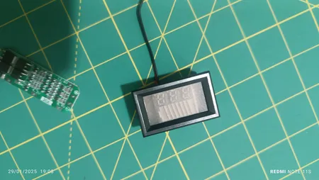 نمایشگر میزان شارژ باطری مدل A001