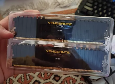 رم دسکتاپ DDR4 دو کاناله 3200 مگاهرتز CL16 کورسیر مدل Vengeance LPX ظرفیت 16 گیگابایت