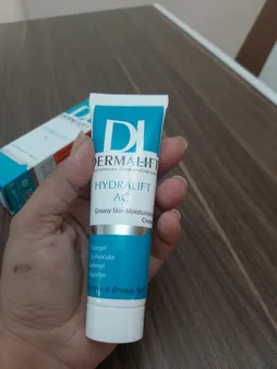 کرم مرطوب‌کننده درمالیفت مدل Hydralift AC Cream مناسب پوست‌های چرب حجم 50 میلی‌لیتر