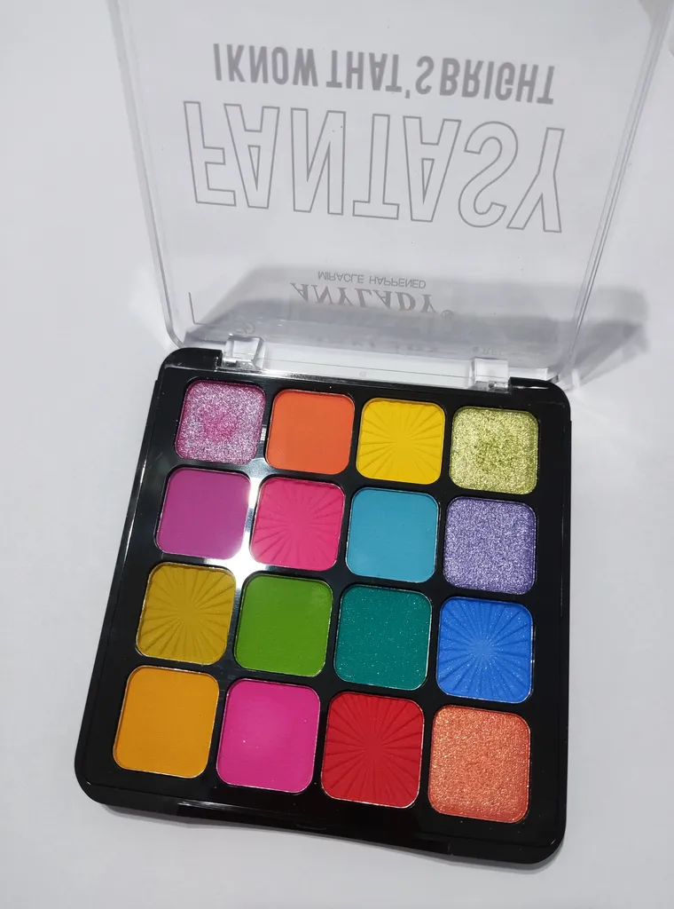 پالت سایه چشم انی لیدی مدل fantasy