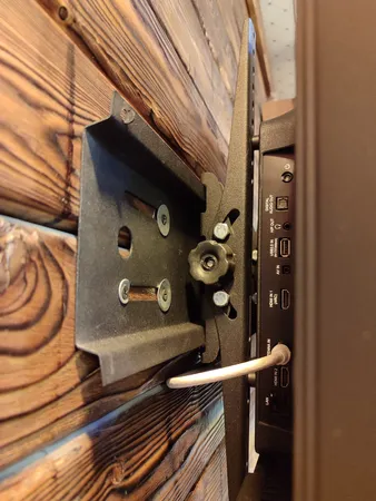 پایه دیواری تلویزیون  مدل T-J300 مناسب تلویزیون های 32 تا 65 اینچ