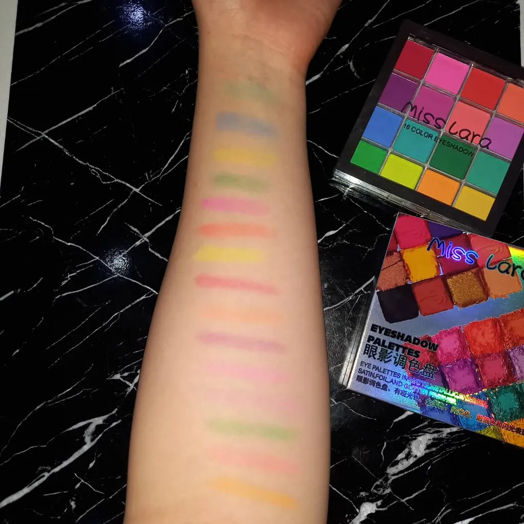 پالت سایه چشم میس لارا مدل رنگین کمان