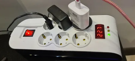 محافظ ولتاژ پارت الکتریک مدل PE8802