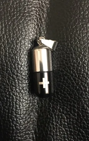 آویز گردنبند مردانه طرح کپسول مدل Kp-01