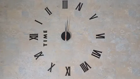 ساعت دیواری دکوراتیو مدل طرح رومی سایز 120