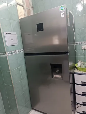 یخچال فریزر 26 فوت ایکس ویژن مدل TT582-AWD/AS ، دارای آبسردکن و یخساز نیمه‌ اتوماتیک، با ارتفاع 185، پهنای 66 و عمق 84 سانتی‌ متر، میزان مصرف انرژی A+، دارای 4 طبقه در یخچال و 2 طبقه در فریزر