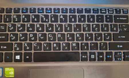 برچسب حروف فارسی کیبورد طرح مات به همراه محافظ کیبورد مناسب برای لپ تاپ 15.6 اینچ