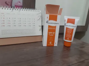 تجریه خرید کرم ضدآفتاب رنگی درموبای مدل SPF65، مناسب پوست‌های چرب، حجم 50 میلی‌لیتر