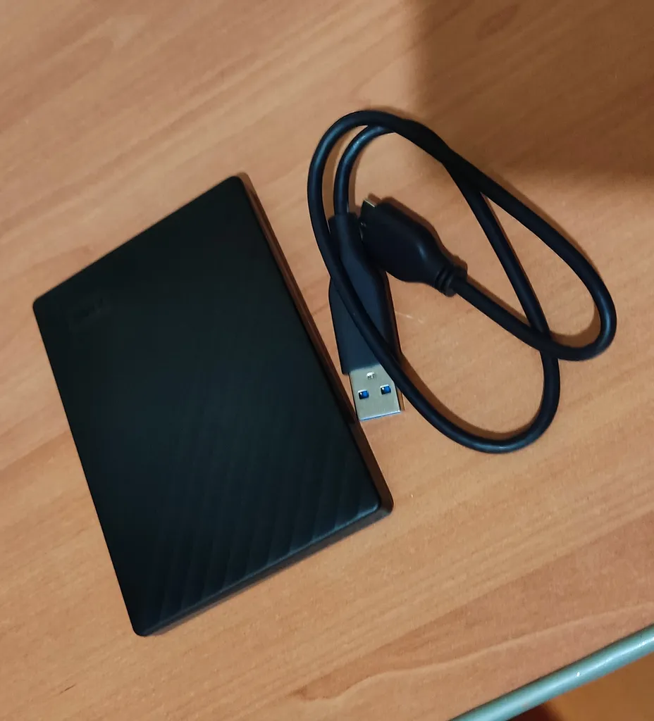 هارد اکسترنال وسترن دیجیتال مدل My Passport ظرفیت دو ترابایت دارای رابط USB Type-A 3.2