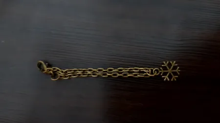 آویز ساعت زنانه طرح دانه برف