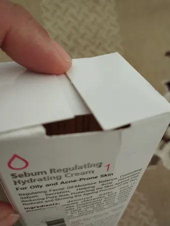 کرم کنترل‌کننده چربی و آبرسان لافارر مدل 01 مناسب پوستهای چرب و مستعد آکنه حجم 75 میلی‌لیتر