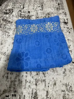 حوله حمام هنرمند مدل گل برجسته سایز 160x100 سانتی متر