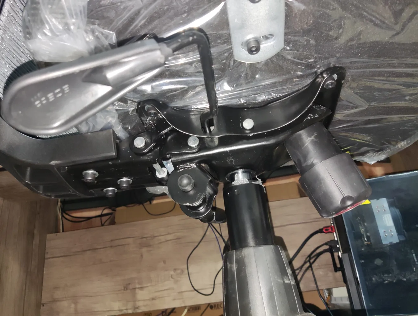 صندلی اداری بتیس مدل b205m