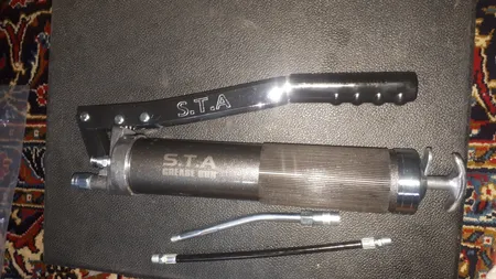 پمپ گریس اس تی ای مدل STA2020402