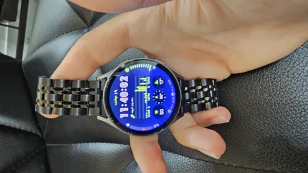 ساعت هوشمند سامسونگ مدل Galaxy Watch 7 44mm دارای قابلیت های کنترل موسیقی (Music Player) بند پلاستیک