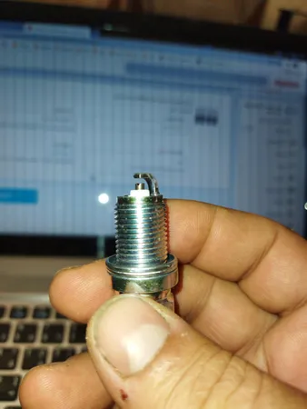 شمع خودرو ان جی کی مدل BKR6E بسته 4 عددی