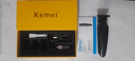 ماشین اصلاح موی سر و صورت کیمی مدل KM-2269، اصلاح به صورت تریمر، قابلیت اصلاح با شماره صفر، نمایشگر میزان شارژ، منبع انرژی باتری قابل شارژ، تکنولوژی اصلاح به صورت برش مستقیم، مدت زمان شارژ 180 دقیقه و مدت زمان استفاده پس از شارژ 300 دقیقه