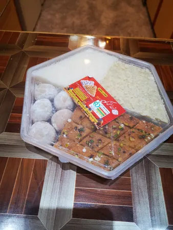 شیرینی مخلوط قطاب و باقلوا سنتی یزد - 700 گرم