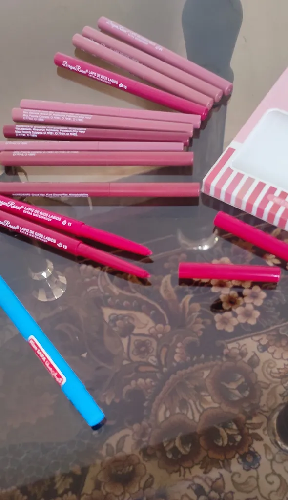 مداد لب دراگون رانی مدل waterproof مجموعه ۱۲ عددی