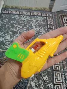 تجریه خرید تفنگ آب پاش دنیای سرگرمی های کمیاب مدل هفت تیر کد DSK4123