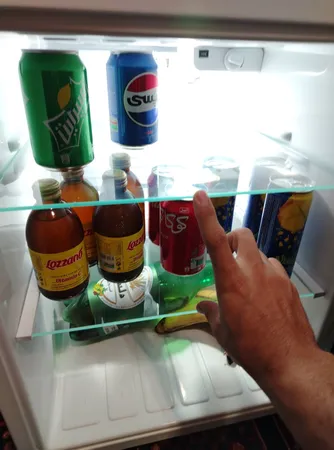 یخچال 3 فوت ایستکول مدل TM-4164-HS، با ارتفاع 59، پهنای 44.5 و عمق 53 سانتی‌متر، میزان مصرف انرژی B، دارای 3 طبقه