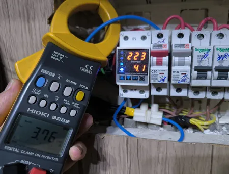 محافظ ولتاژ آی سوئیچ الکتریک مدل sp1-63A