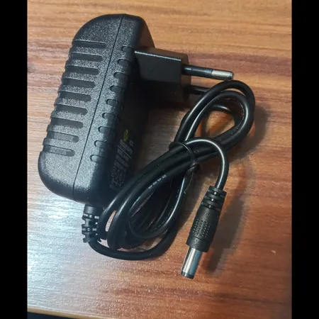 آداپتور 6 ولت 2 آمپر مدیا نور مدل 2021