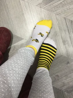 جوراب دخترانه طرح زنبور کد 02