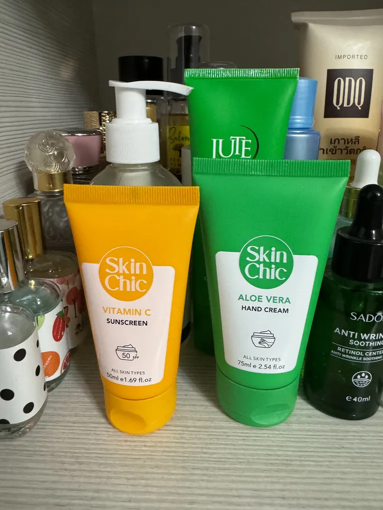 ژل شست شوی صورت اسکین شیک مدل Vitamin C حجم 200 میلی لیتر