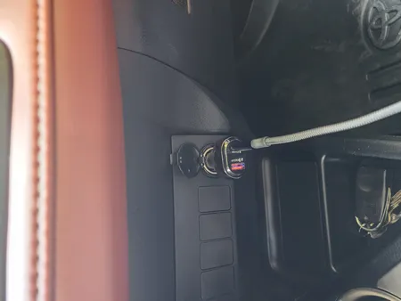 شارژر فندکی 50 وات دو پورت وونک مدل VC--50 به همراه کابل USB-C