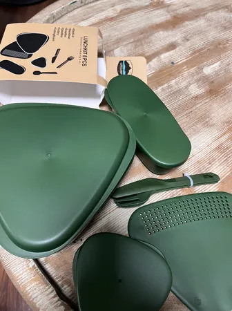 مجموعه 8 عددی ظروف سفری مدل لانچ کیت مثلثی