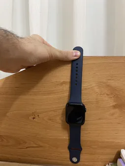 ساعت هوشمند اپل واچ سری 6 مدل 44mm Aluminum Case with Sport silicone Band، صفحه نمایش لمسی 1.78 اینچ با Retina LTPO OLED، سازگار با iPhone 6S به بالا و IOS 14 به بالا، قابلیت مکالمه از طریق بلوتوث، شمارنده ضربان قلب، شتاب‌سنج، گام‌شمار، باتری لیتیوم یونی