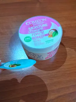 کرم مرطوب کننده کامان مدل Oil Free حجم 240 میلی لیتر به همراه کرم نرم کننده مدل oil plus حجم 7 میلی لیتر