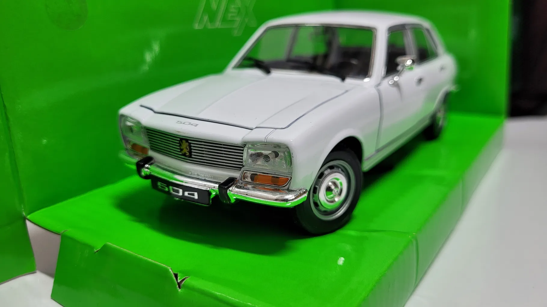 ماشین بازی ولی مدل Peugeot 504 1975