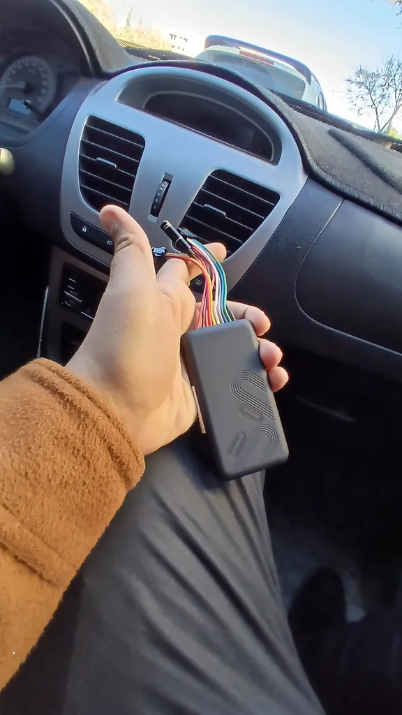 ردیاب خودرو ابرسو مدل GPS STS300