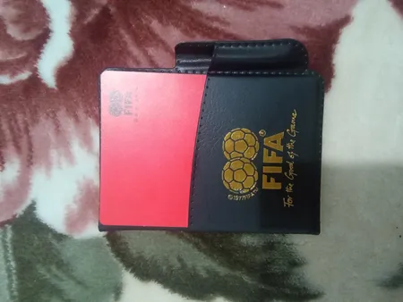 کارت داوری فوتبال طرح FIFA