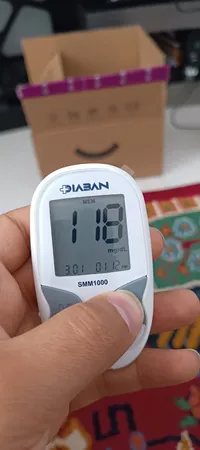 دستگاه تست قند خون دیابان مدل SMM 1000 به همراه نوار تست قند خون بسته 75 عددی