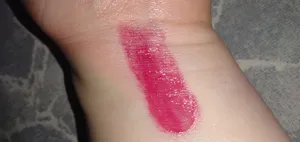 تجریه خرید بالم لب بیول مدل توت فرنگی