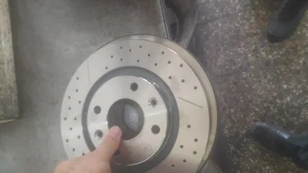 دیسک ترمز چرخ جلو کاردینال مدل سوراخ دار مناسب برای پژو 405 بسته 2 عددی