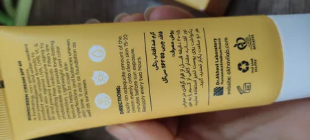 کرم ضدآفتاب رنگی فاقد چربی سی گل 50 میلی‌لیتر