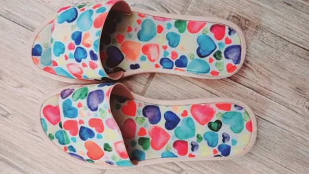 دمپایی زنانه باتو مدل قلب