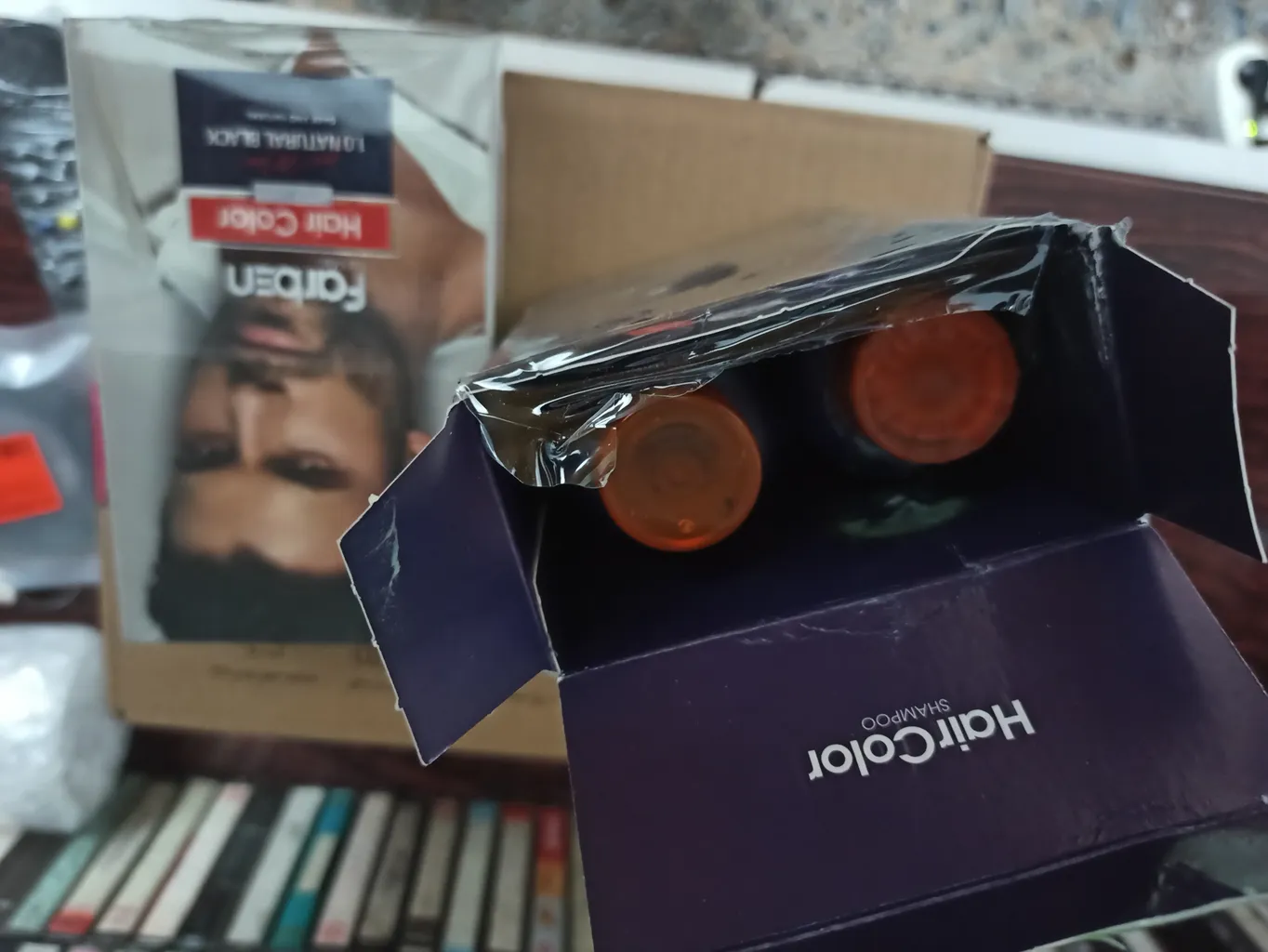 شامپو رنگ فاربین مدل 1.0 حجم 250 میلی لیتر رنگ مشکی به همراه شامپو تثبیت کننده رنگ مو فاربن مدل 01 حجم 250 میلی لیتر