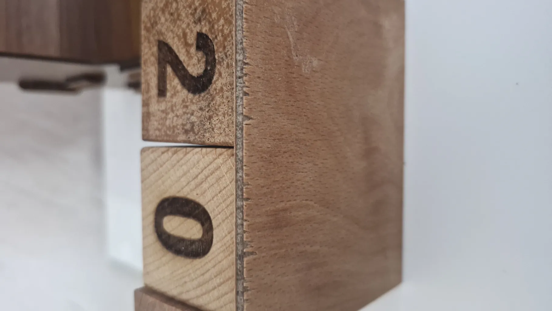 تقویم رومیزی مدل مکعب