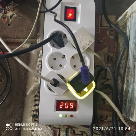 محافظ ولتاژ پارت الکتریک مدل PE8802