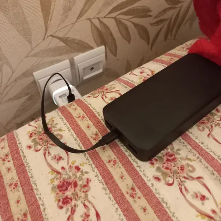 پاوربانک 18 وات شیائومی مدل Redmi ظرفیت 20000 میلی آمپرساعت به همراه کابل تبدیل microUSB