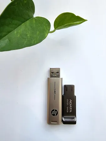فلش مموری اچ‌پی مدل X796W ظرفیت 64 گیگابایت
