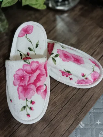 دمپایی روفرشی نارسیس طرح Sara سایز بزرگ