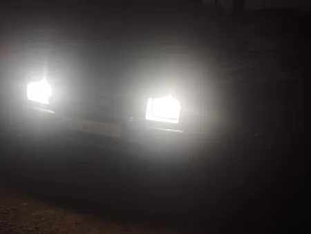 هدلایت لامپ خودرو D9 مدل H4 بسته 2 عددی