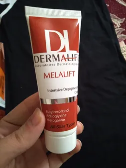 کرم روشن کننده صورت درمالیفت مدل Melalift مناسب انواع پوست حجم 40 میلی لیتر