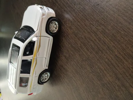 ماشین بازی چه ژی مدل تویوتا لندکروز کد 032